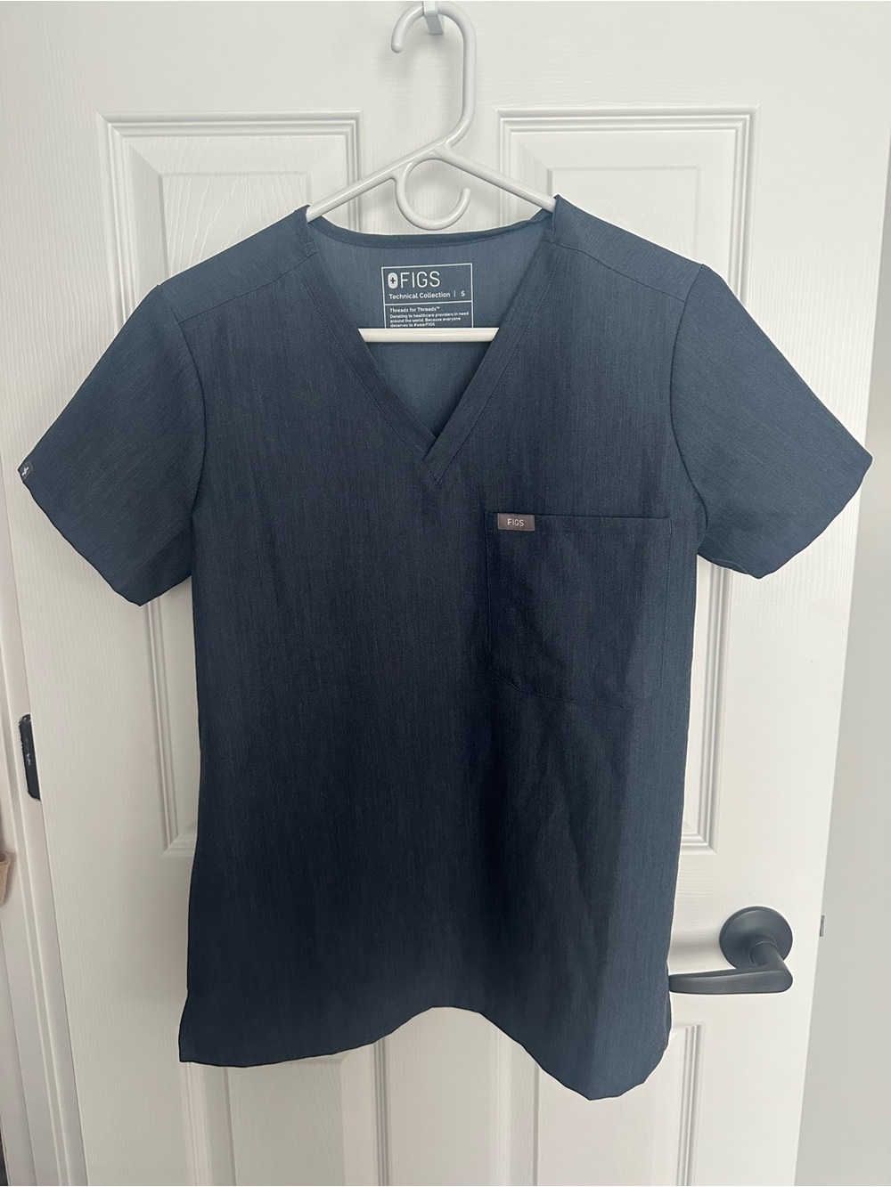 FIGS Women Scrub Set in Heather Denim